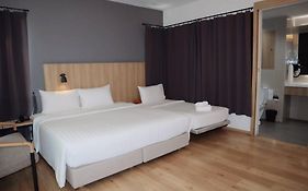 โรงแรม มี